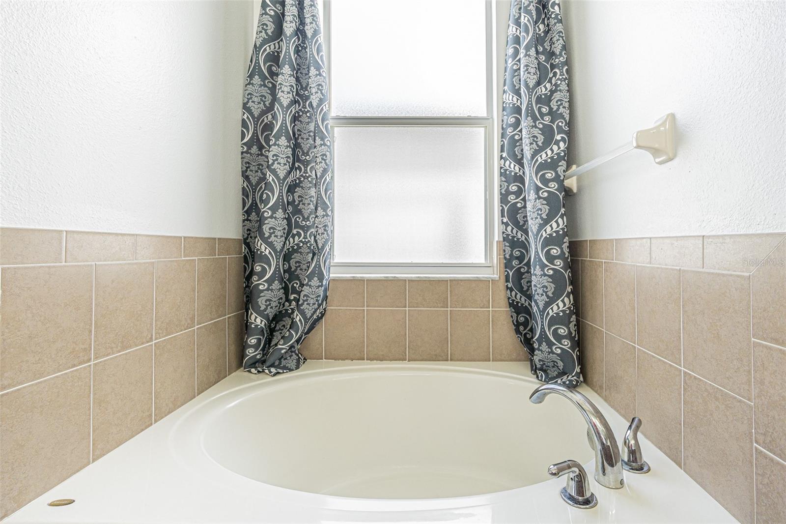 11345 Flora Springs Dr Property Photo 25