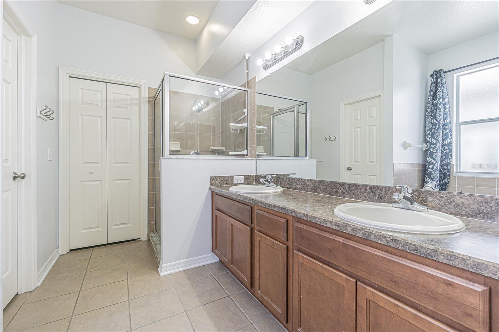 11345 Flora Springs Dr Property Photo 27