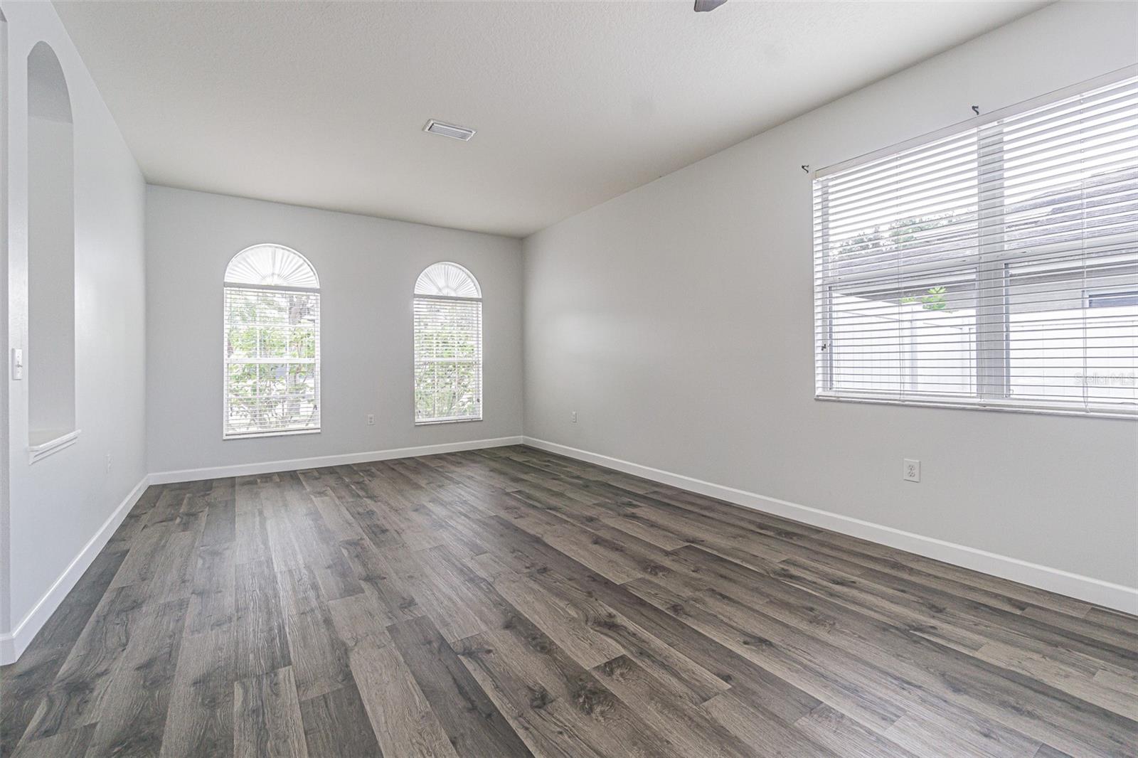 11345 Flora Springs Dr Property Photo 33