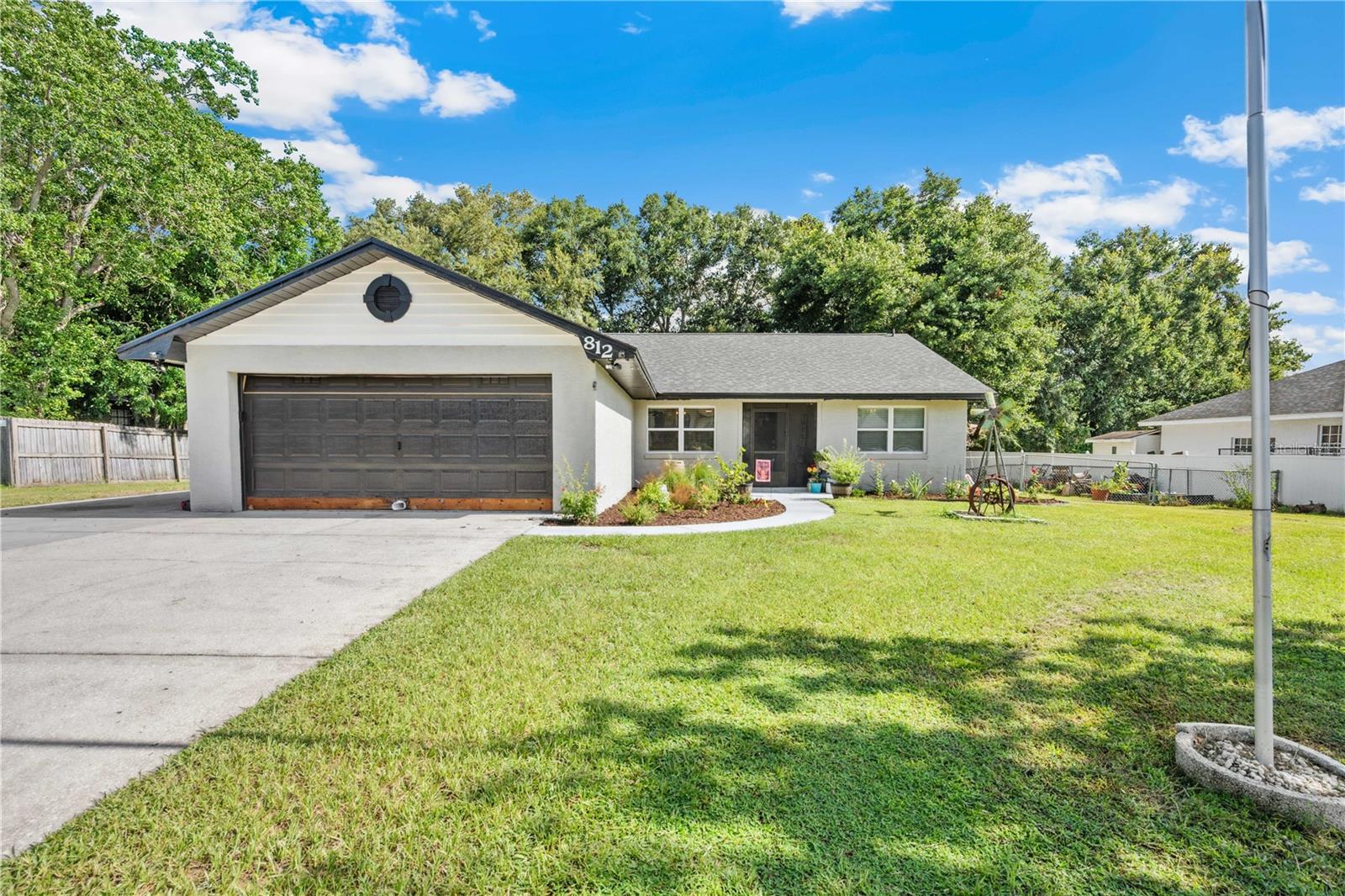 812 Cedar Knoll Dr N Property Photo 1