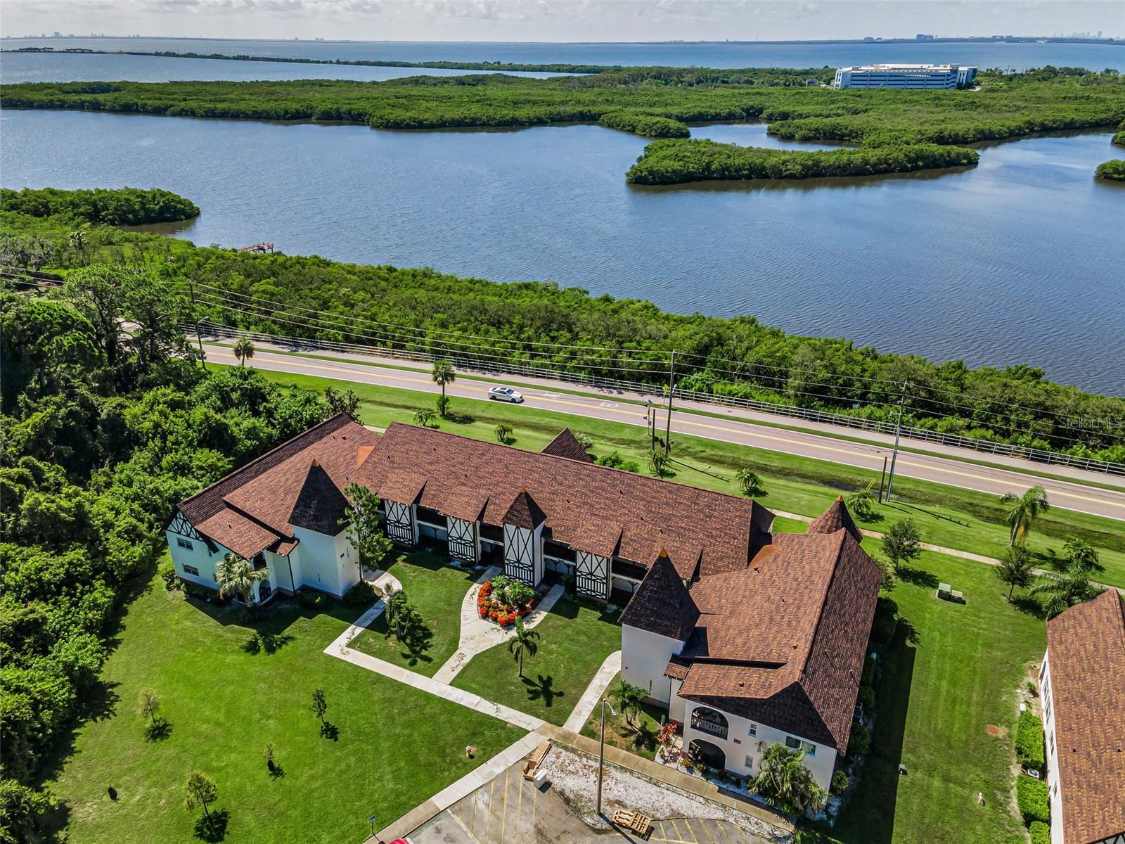 320 N Bayshore Blvd #107 Property Photo 5