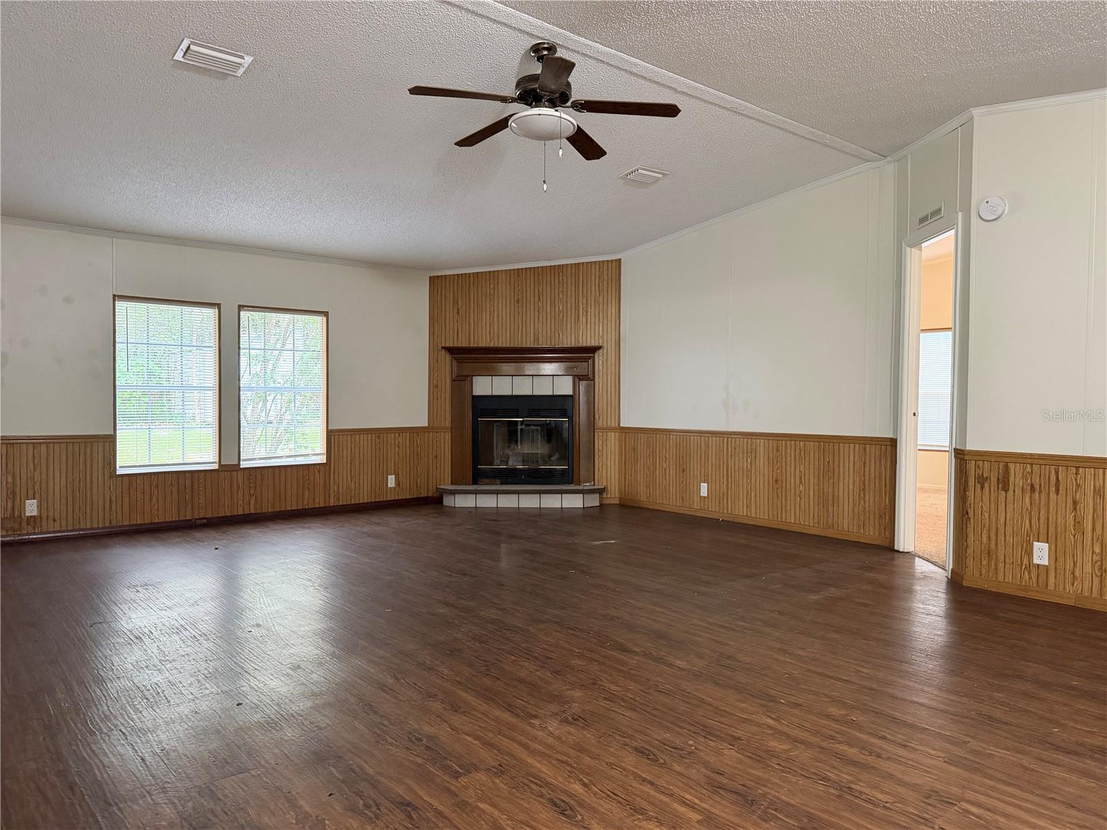 5701 Se 33rd Ct Property Photo 3