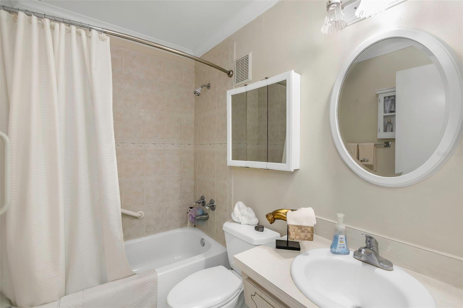 2001 Greenbriar Blvd #17 Property Photo 13