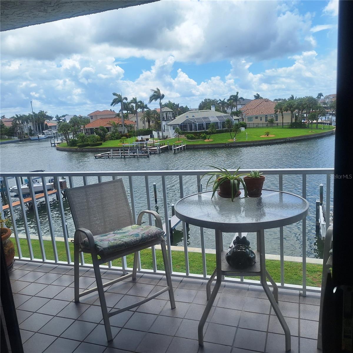 719 Pinellas Bayway S #203 Property Photo 1