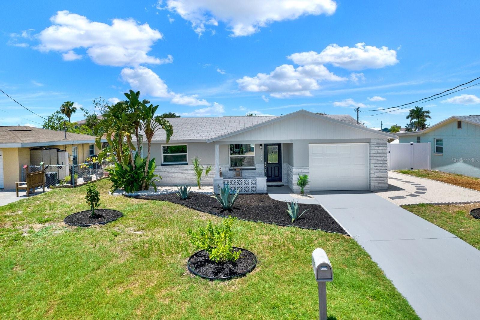 13739 LAVENDER AVE Property Photo 1