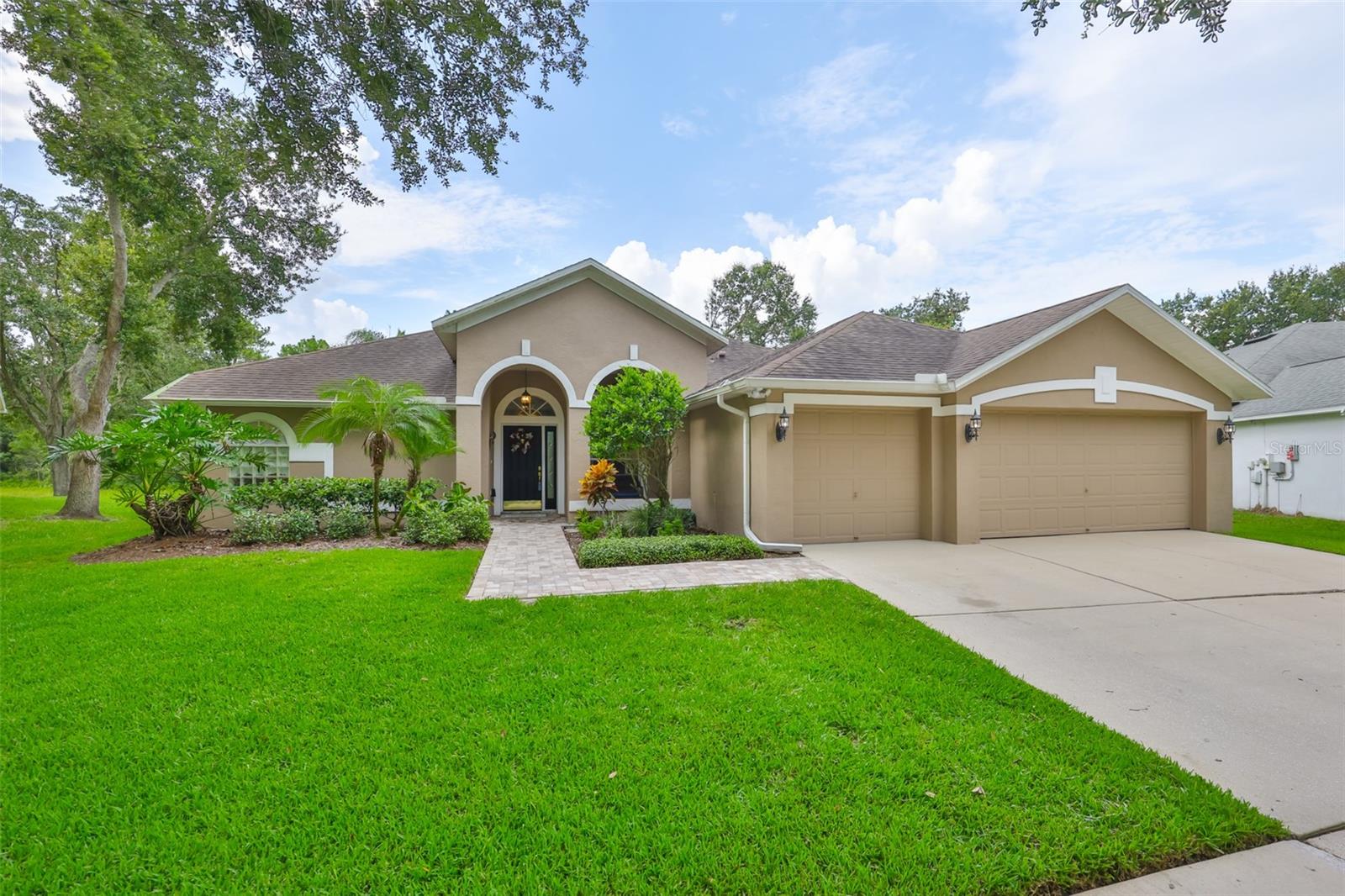 8613 Herons Cove Pl Property Photo 1