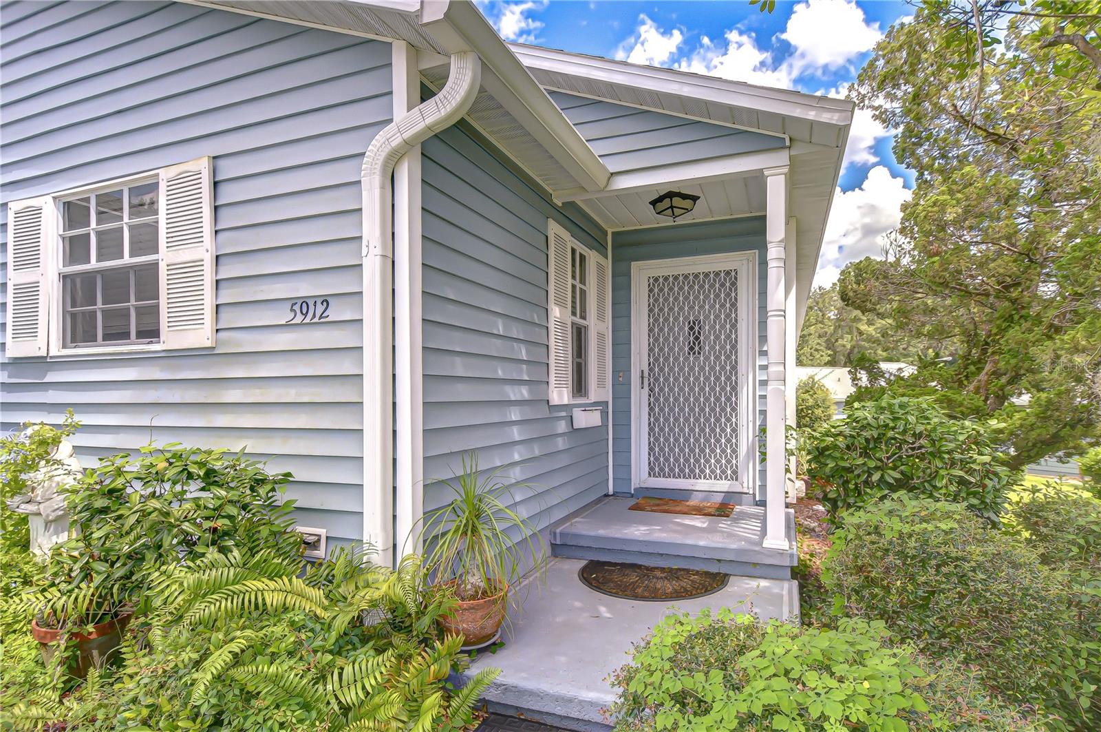 5912 Newberry Ct Property Photo 4