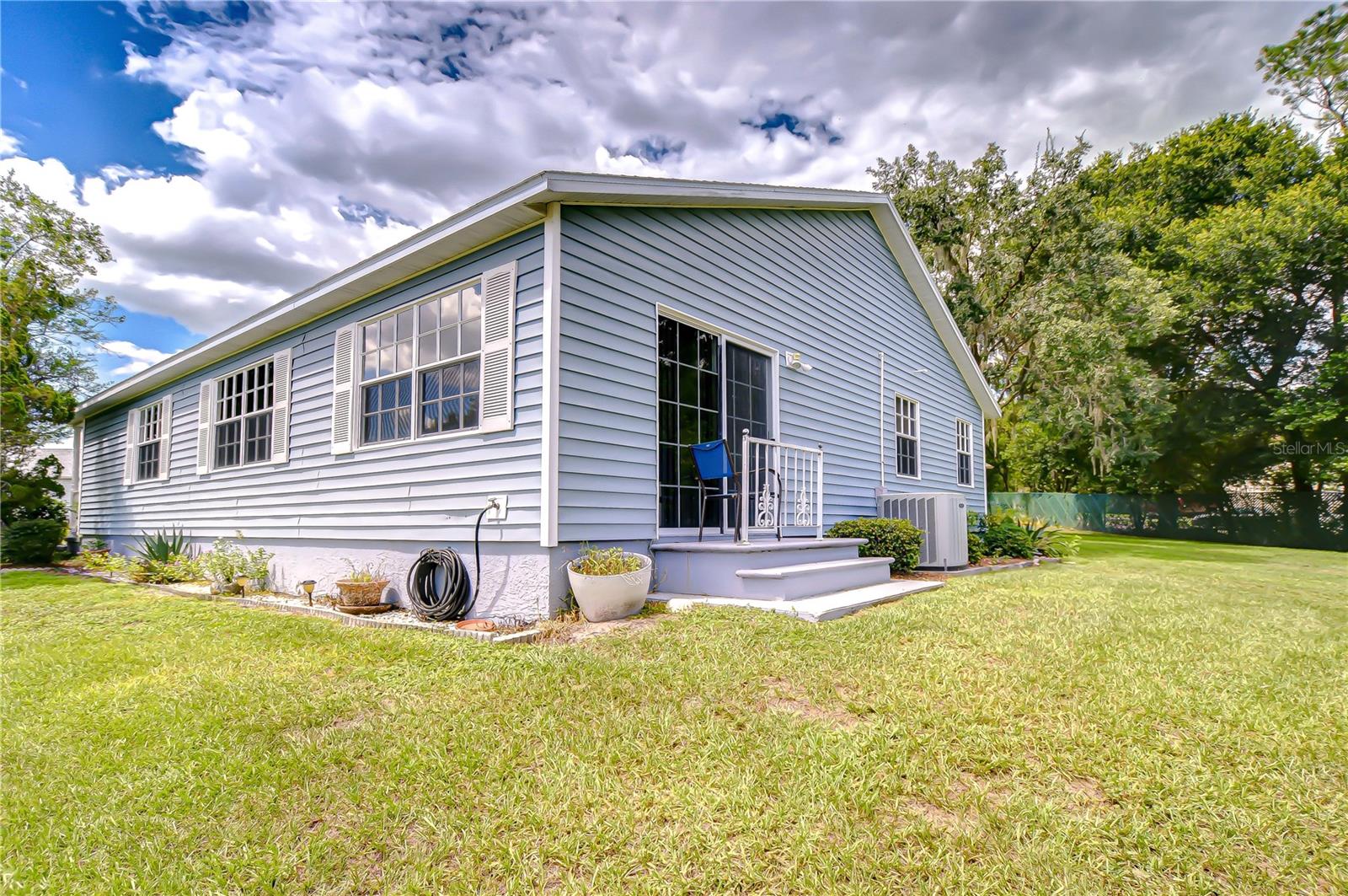 5912 Newberry Ct Property Photo 6