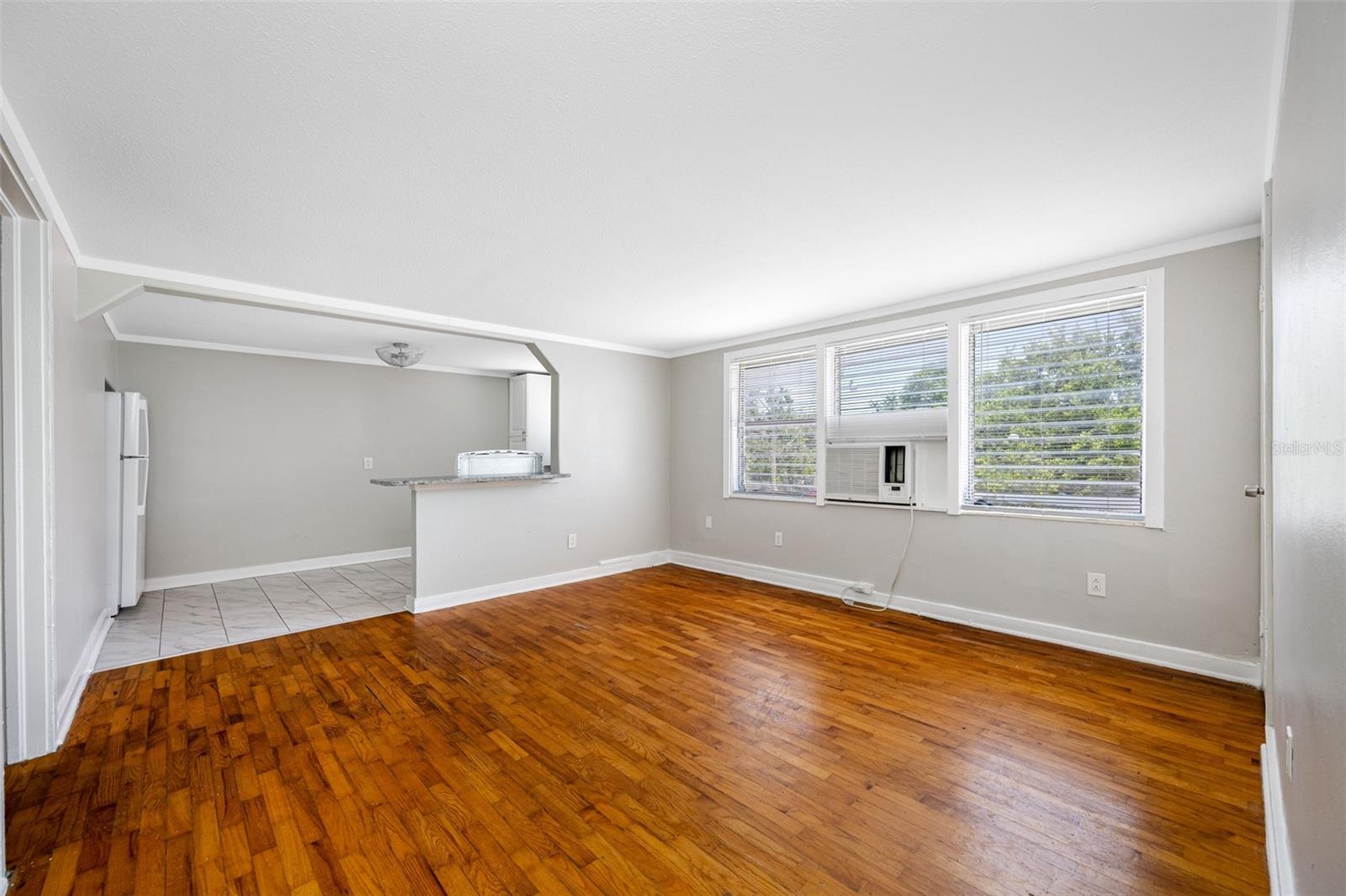 931 15th St W Property Photo 8