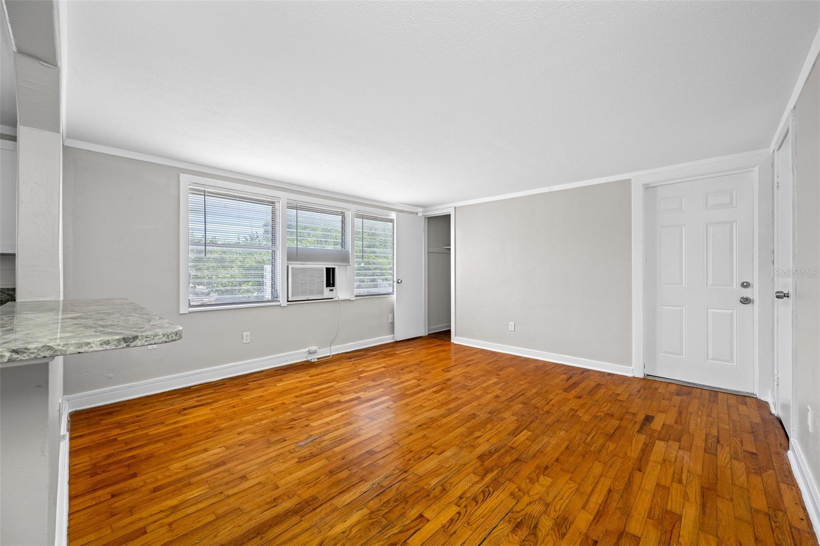 931 15th St W Property Photo 10