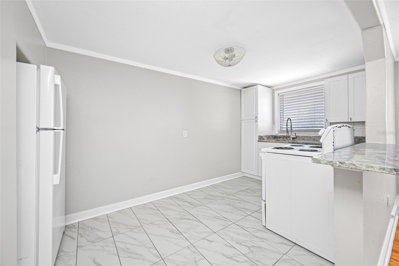 931 15th St W Property Photo 11