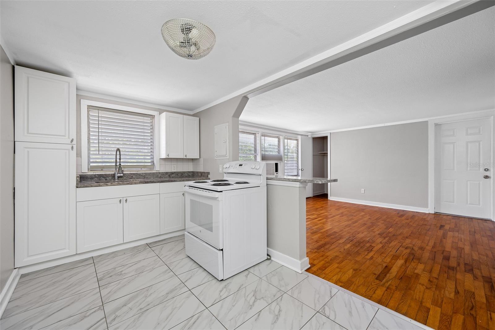 931 15th St W Property Photo 12