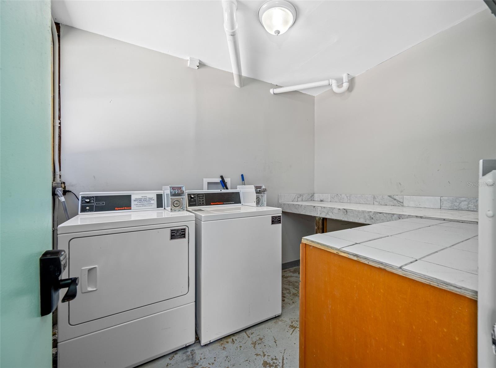 931 15th St W Property Photo 17