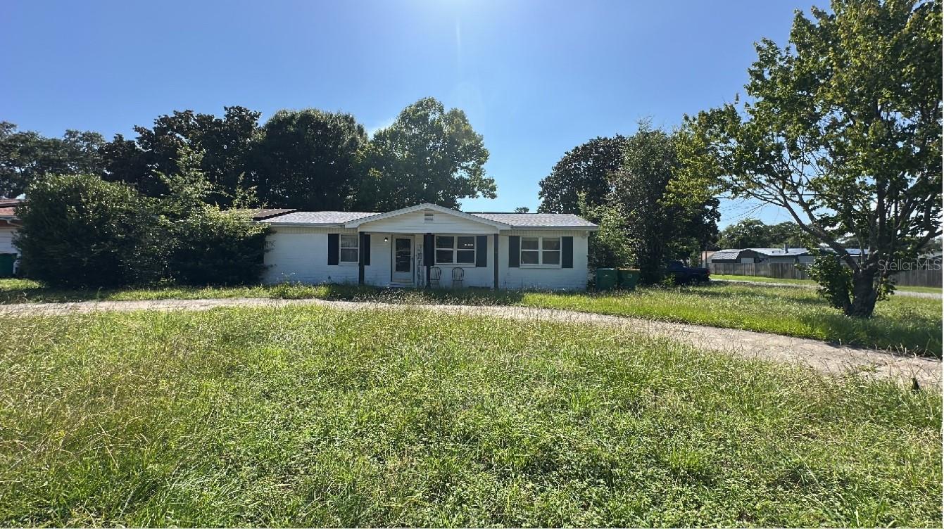 15 OAK LN