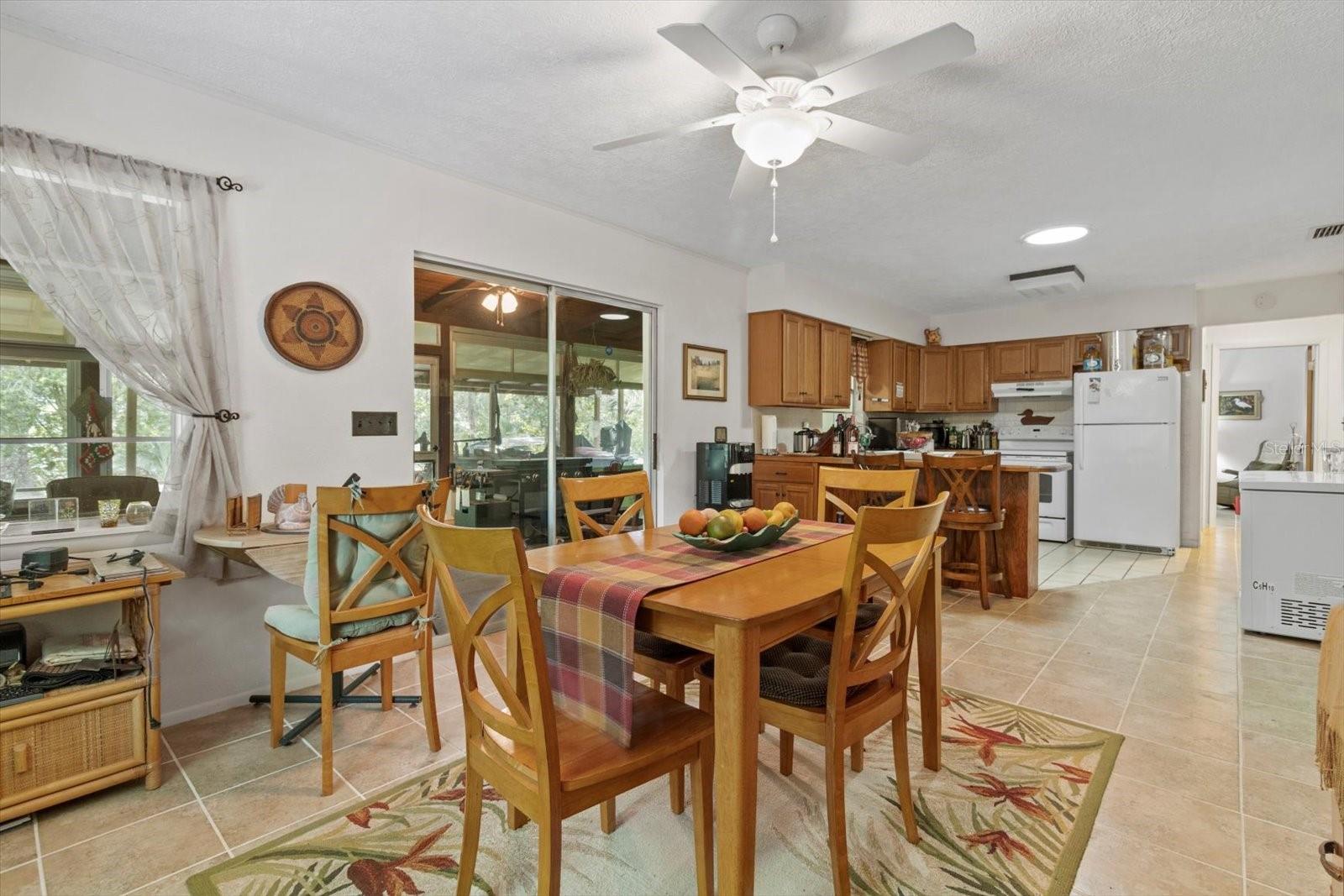 516 S Tuck Pt Property Photo 4