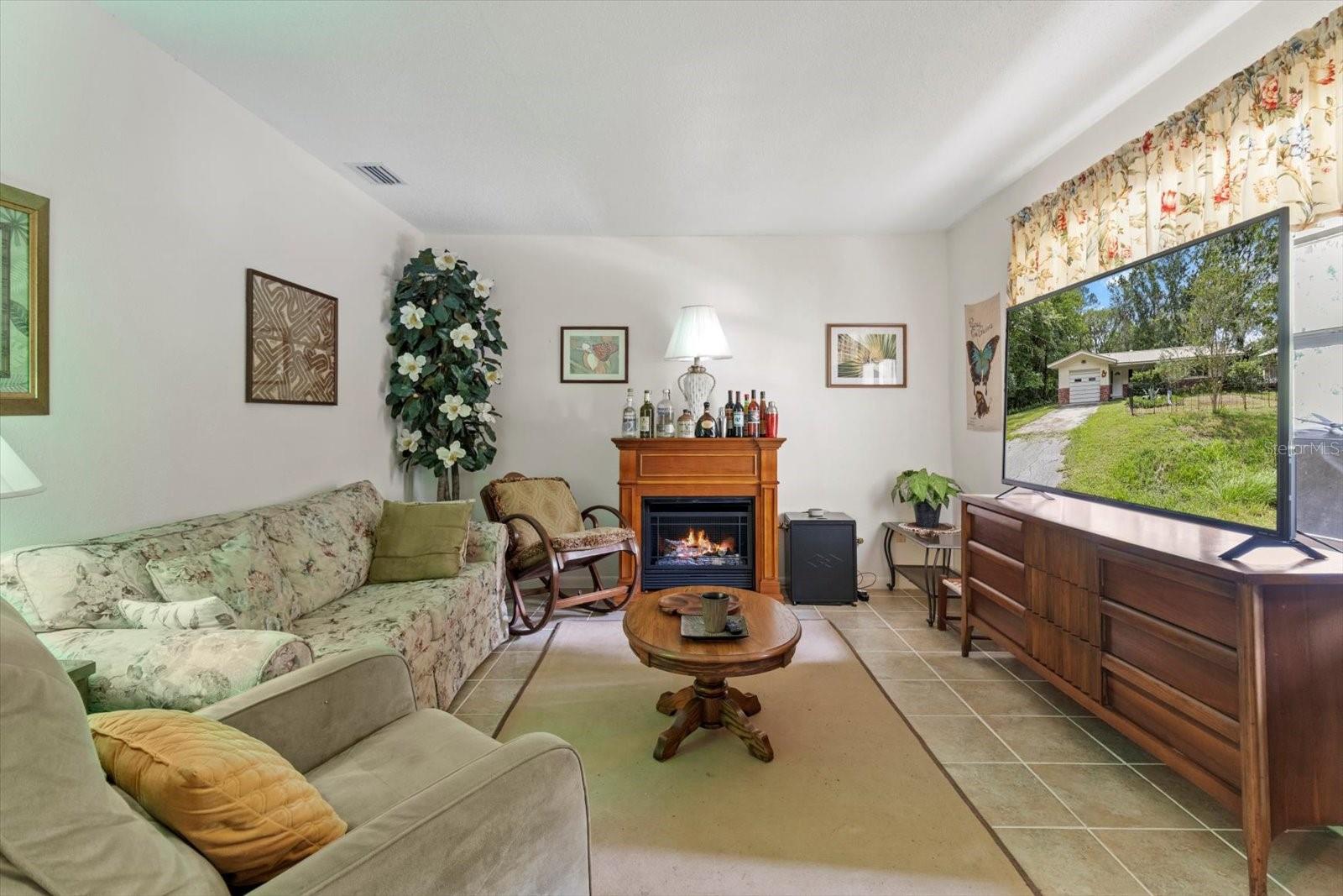 516 S Tuck Pt Property Photo 5
