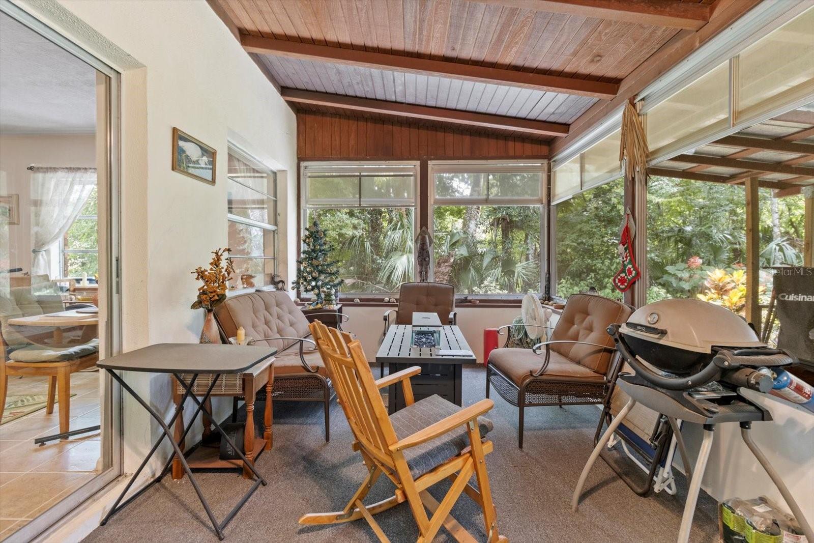 516 S Tuck Pt Property Photo 8