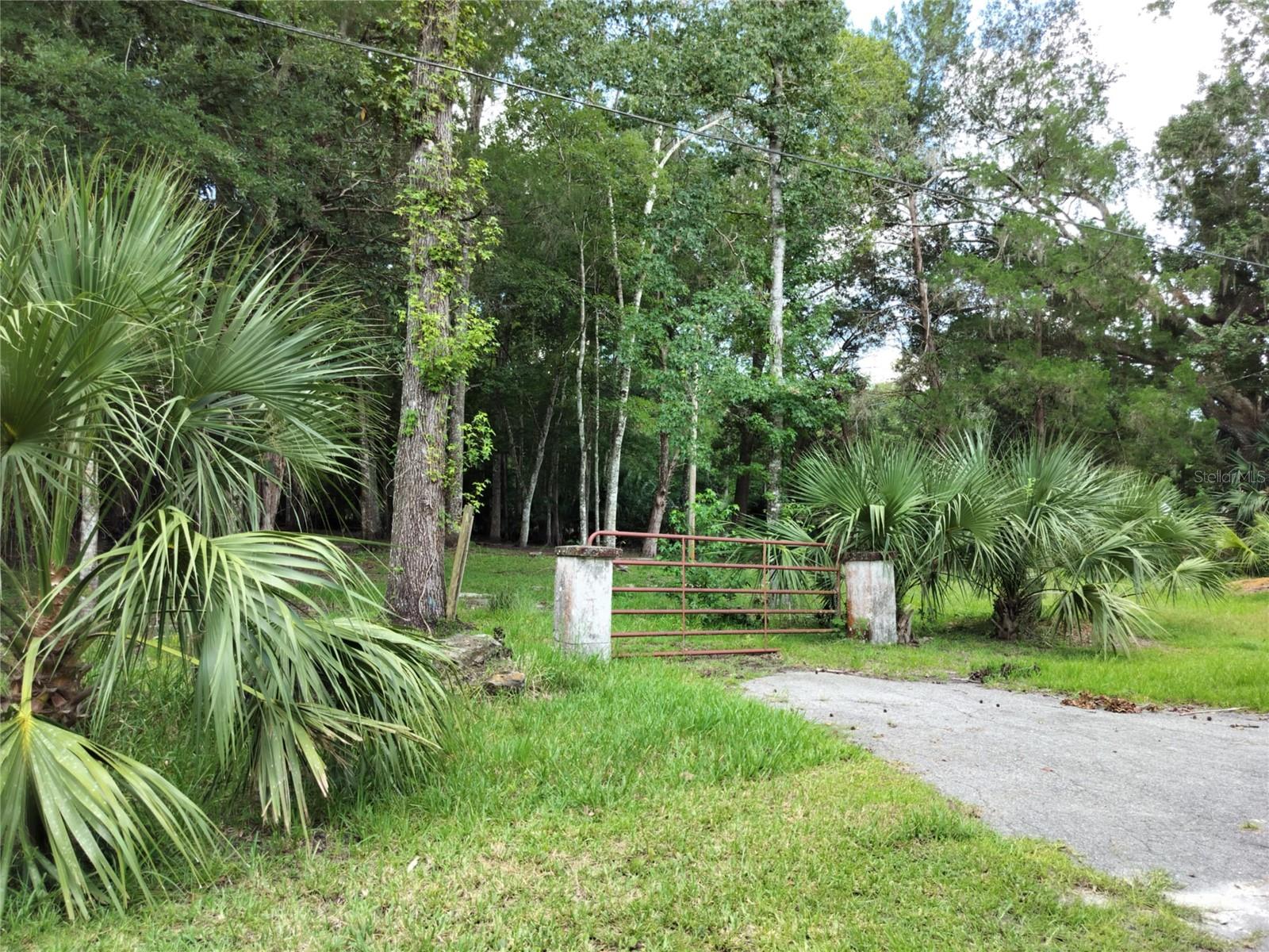 523 S Tuck Pt Property Photo 3