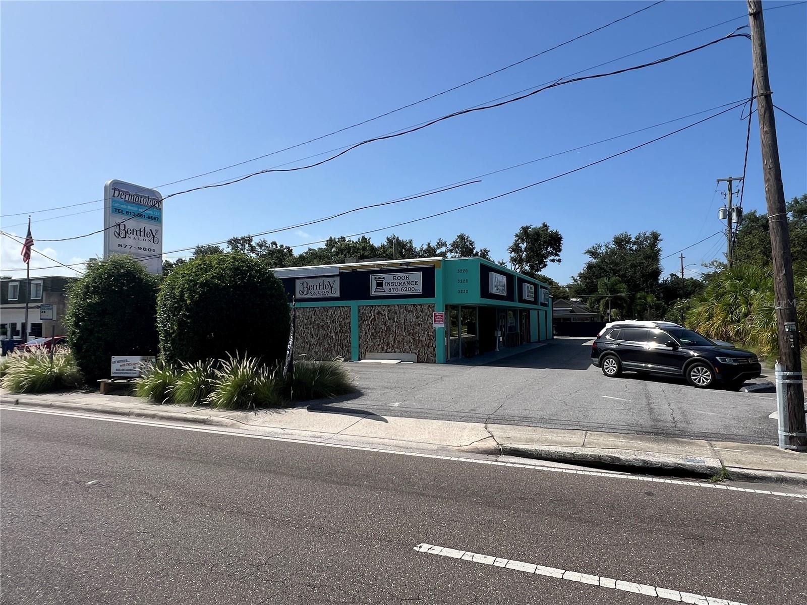 3226 W Kennedy Blvd Property Photo