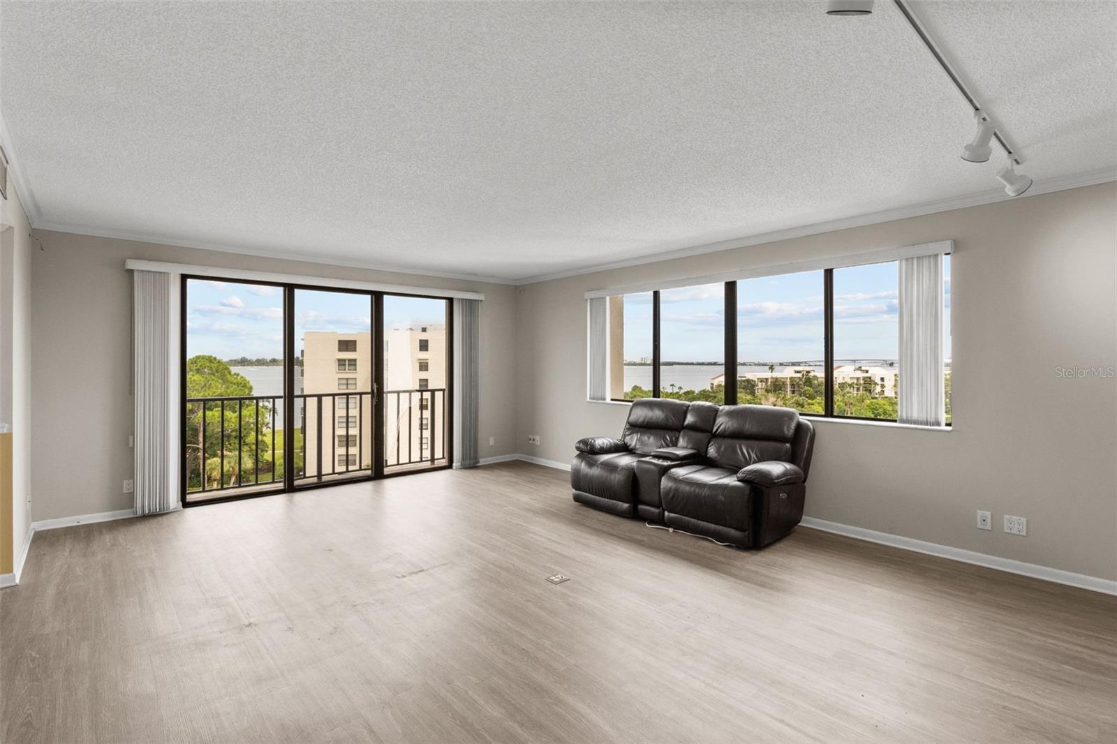 150 Belleview Blvd #507 Property Photo 3