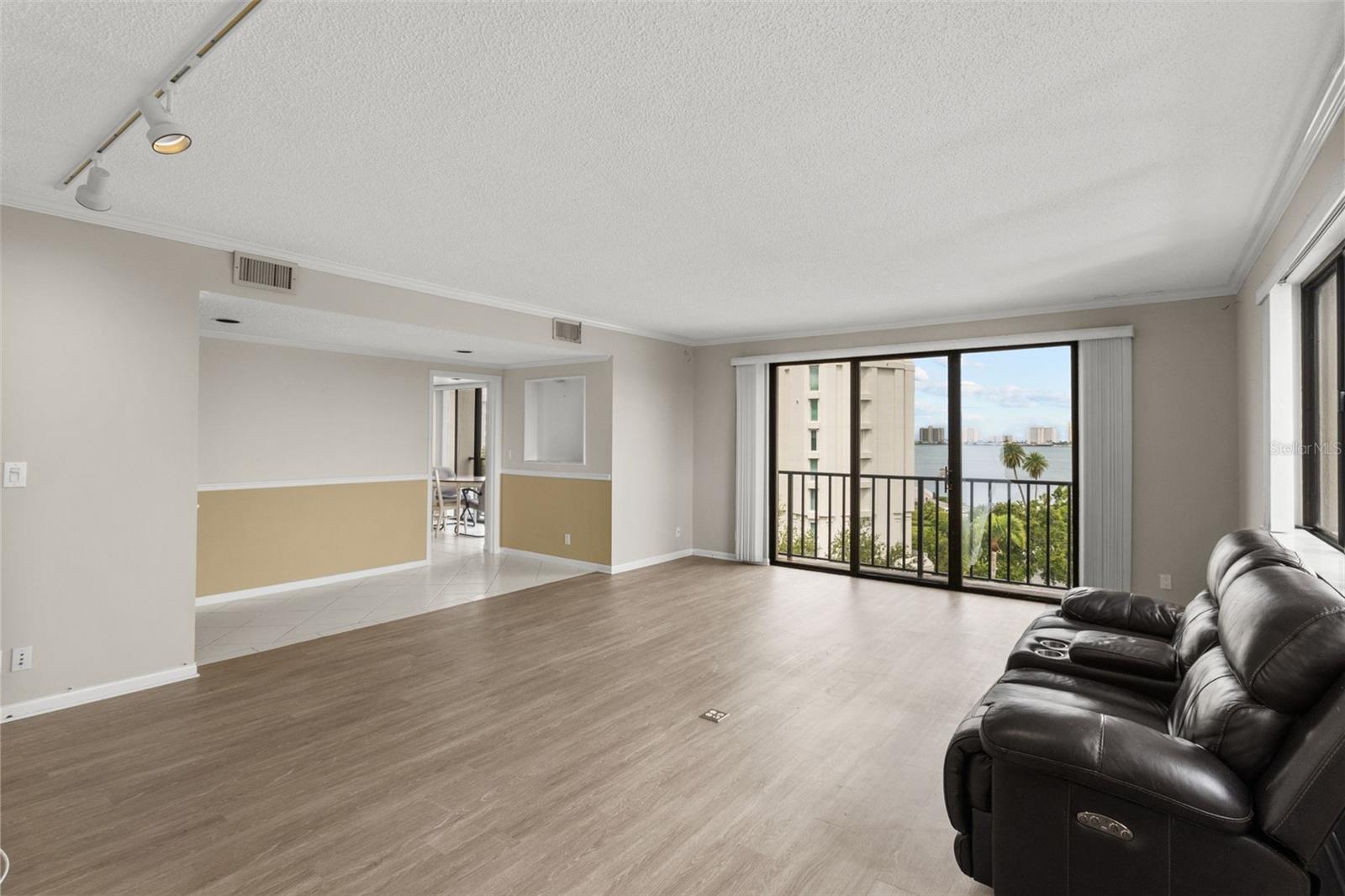 150 Belleview Blvd #507 Property Photo 5