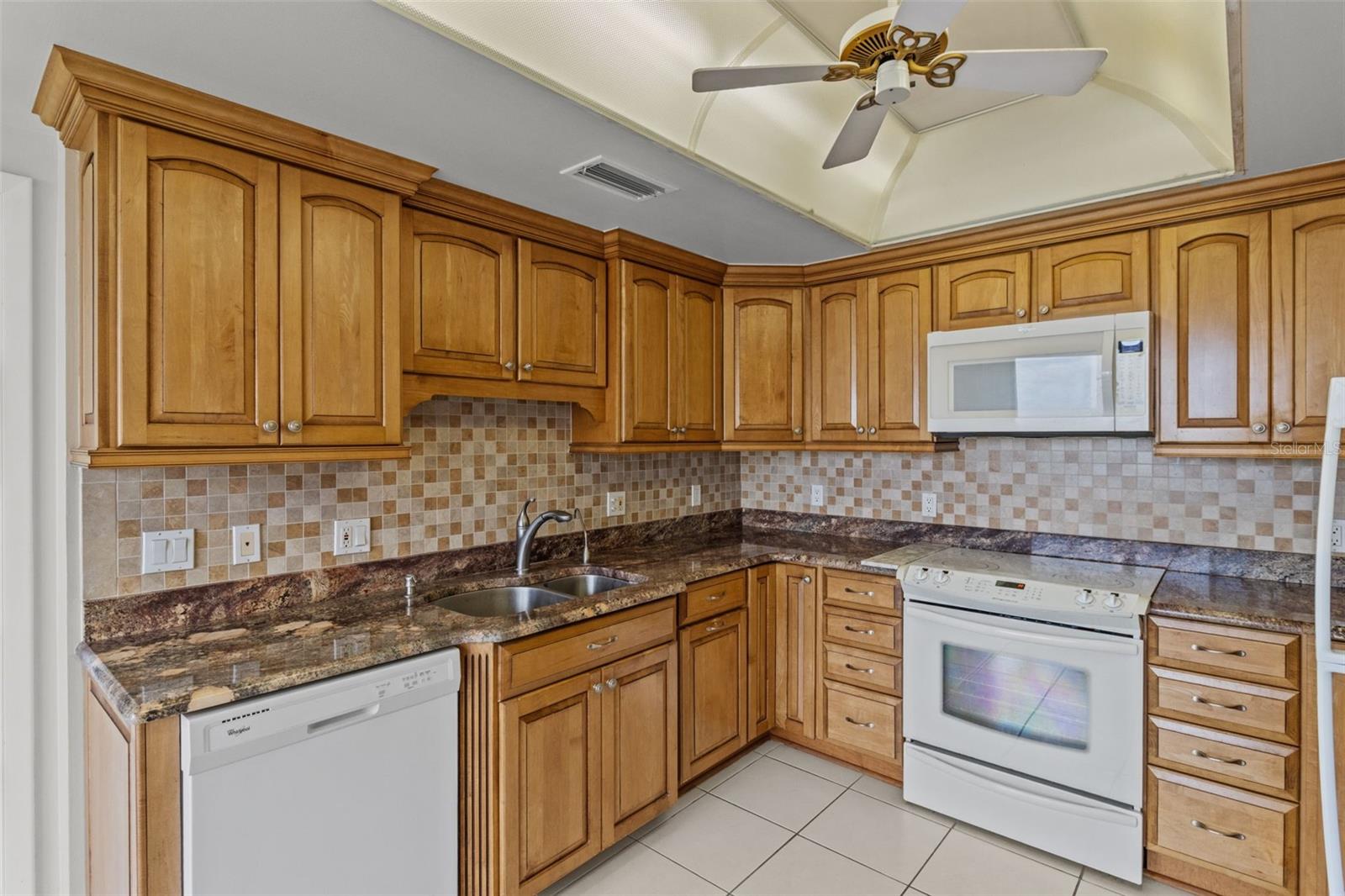 150 Belleview Blvd #507 Property Photo 12