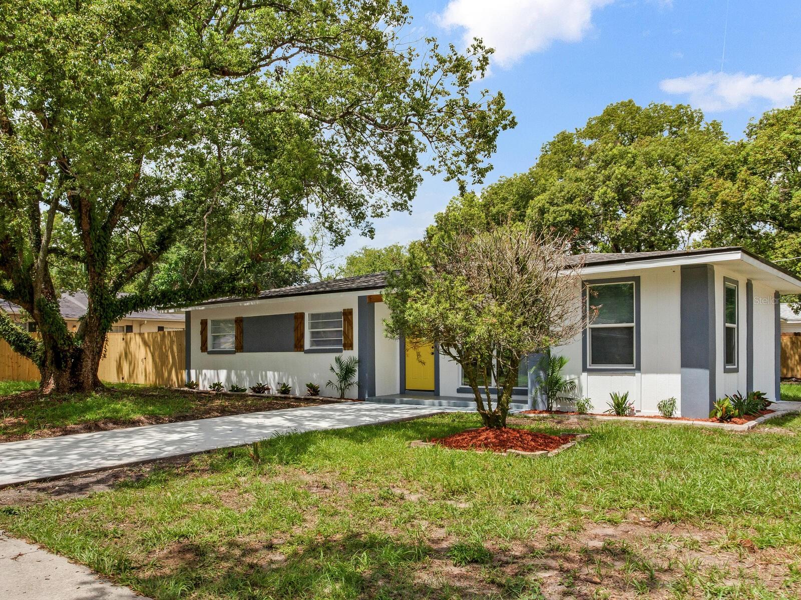 10120 N Aster Ave Property Photo 1