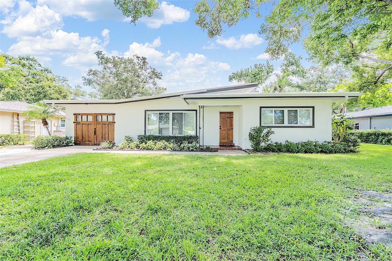 559 Oakwood Dr Property Photo 1
