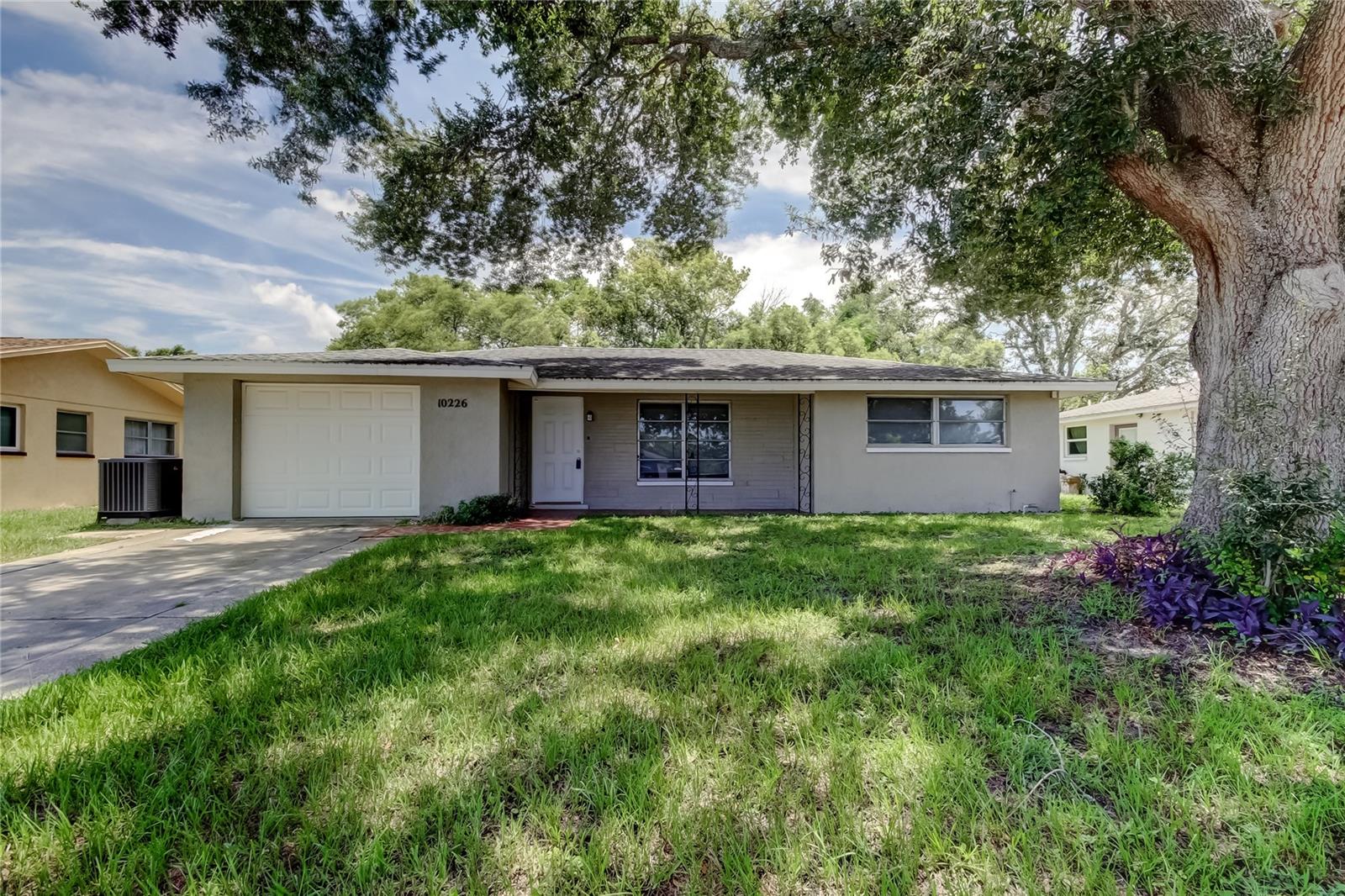 10226 Willow Dr Property Photo 1