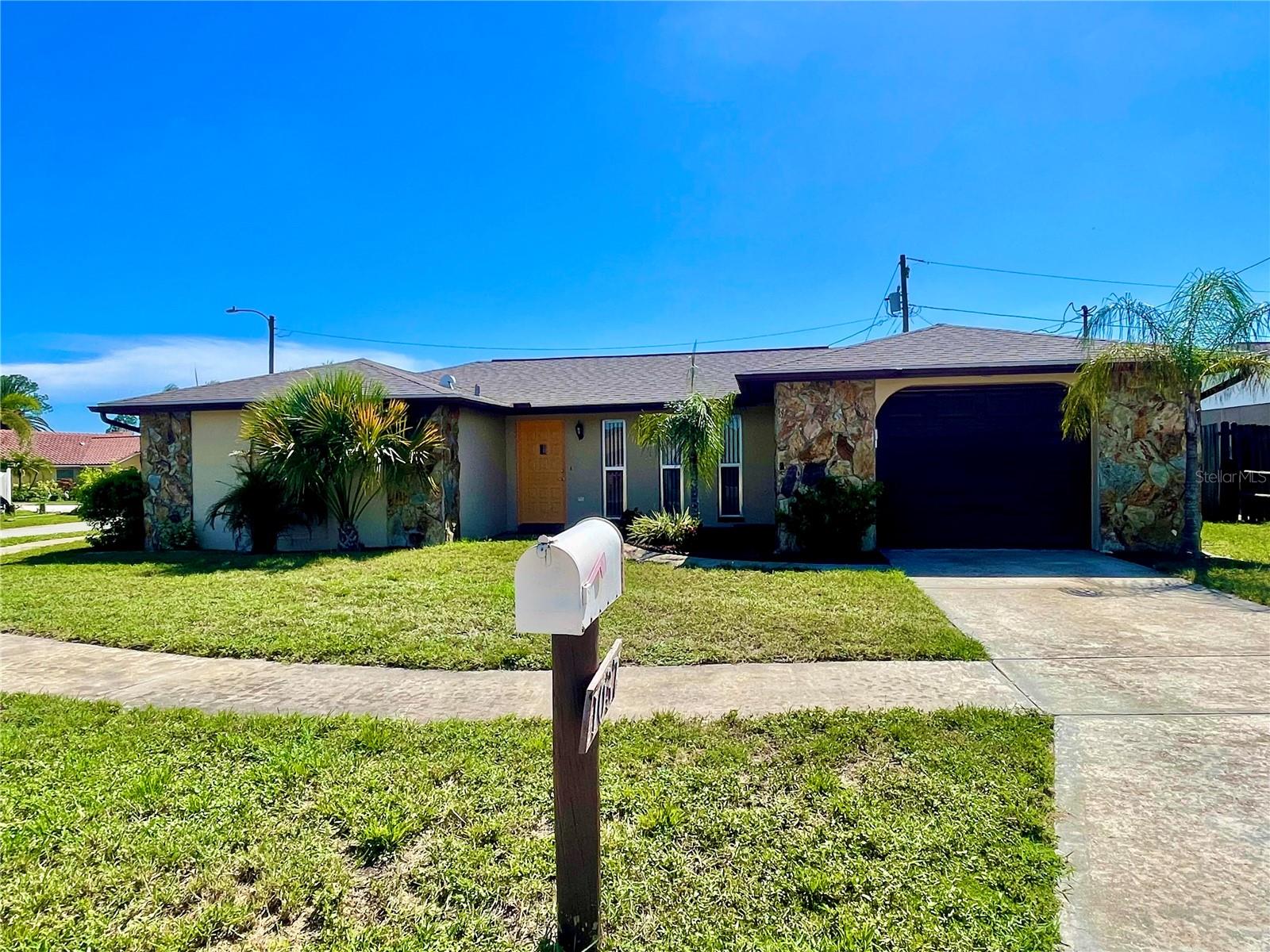 1037 Tamarac Dr Property Photo 1