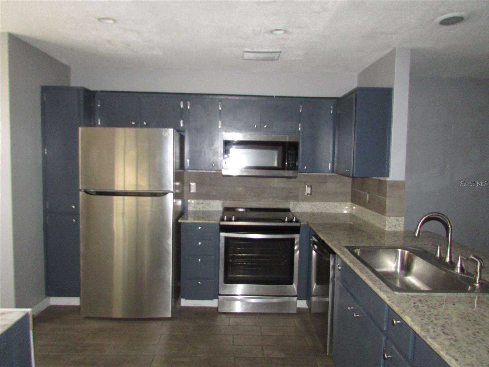 12715 Raeburn Way Property Photo 4
