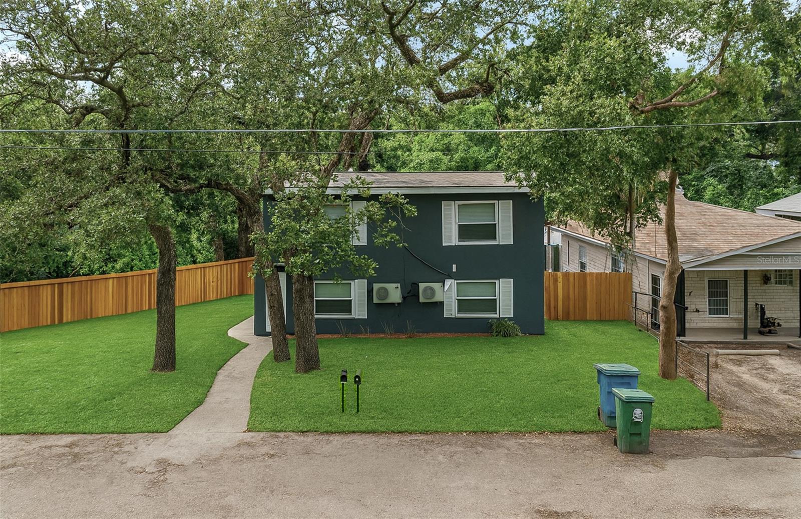 9404 N MULBERRY ST Property Photo 1