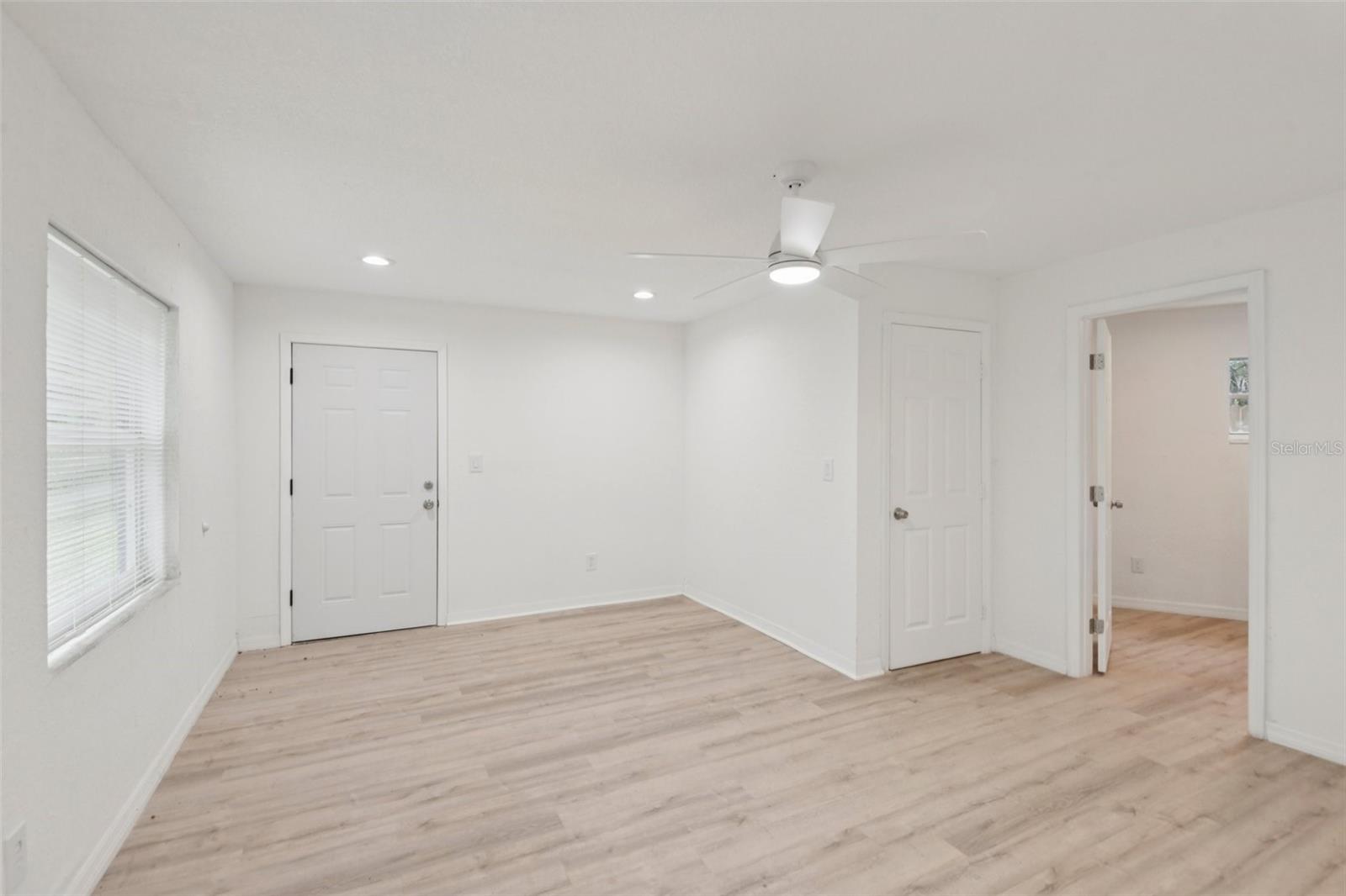 9404 N Mulberry St Property Photo 5