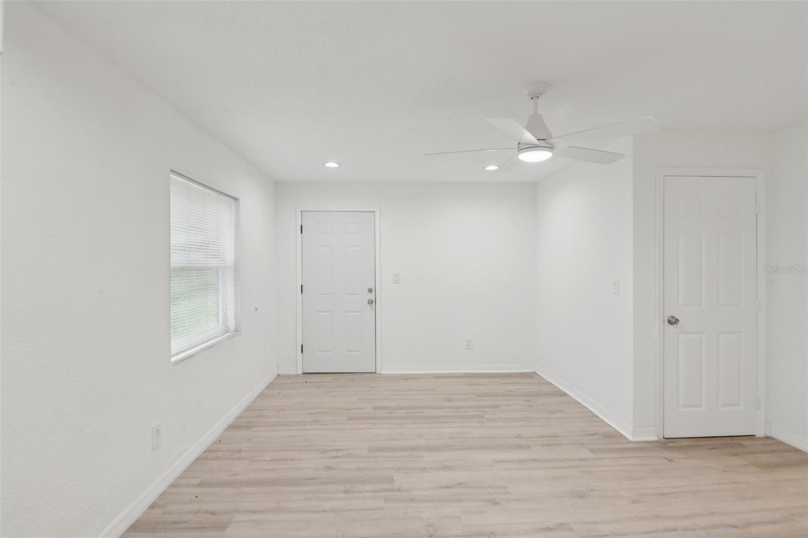 9404 N Mulberry St Property Photo 6