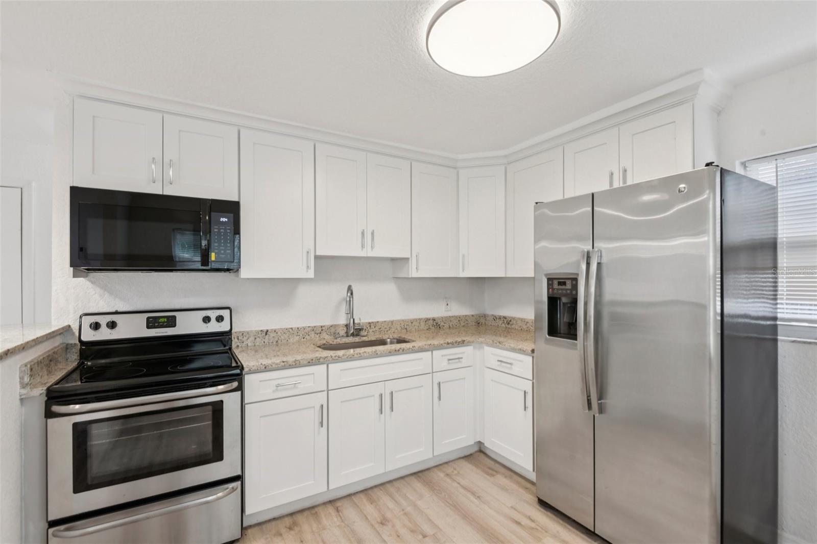 9404 N Mulberry St Property Photo 13
