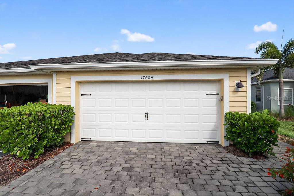 17604 Wayside Bnd Property Photo 2