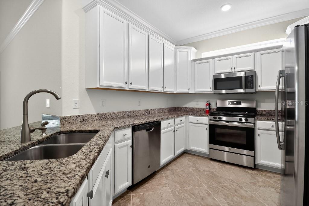 17604 Wayside Bnd Property Photo 8