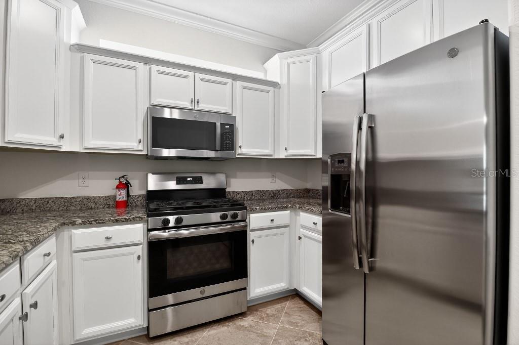 17604 Wayside Bnd Property Photo 9