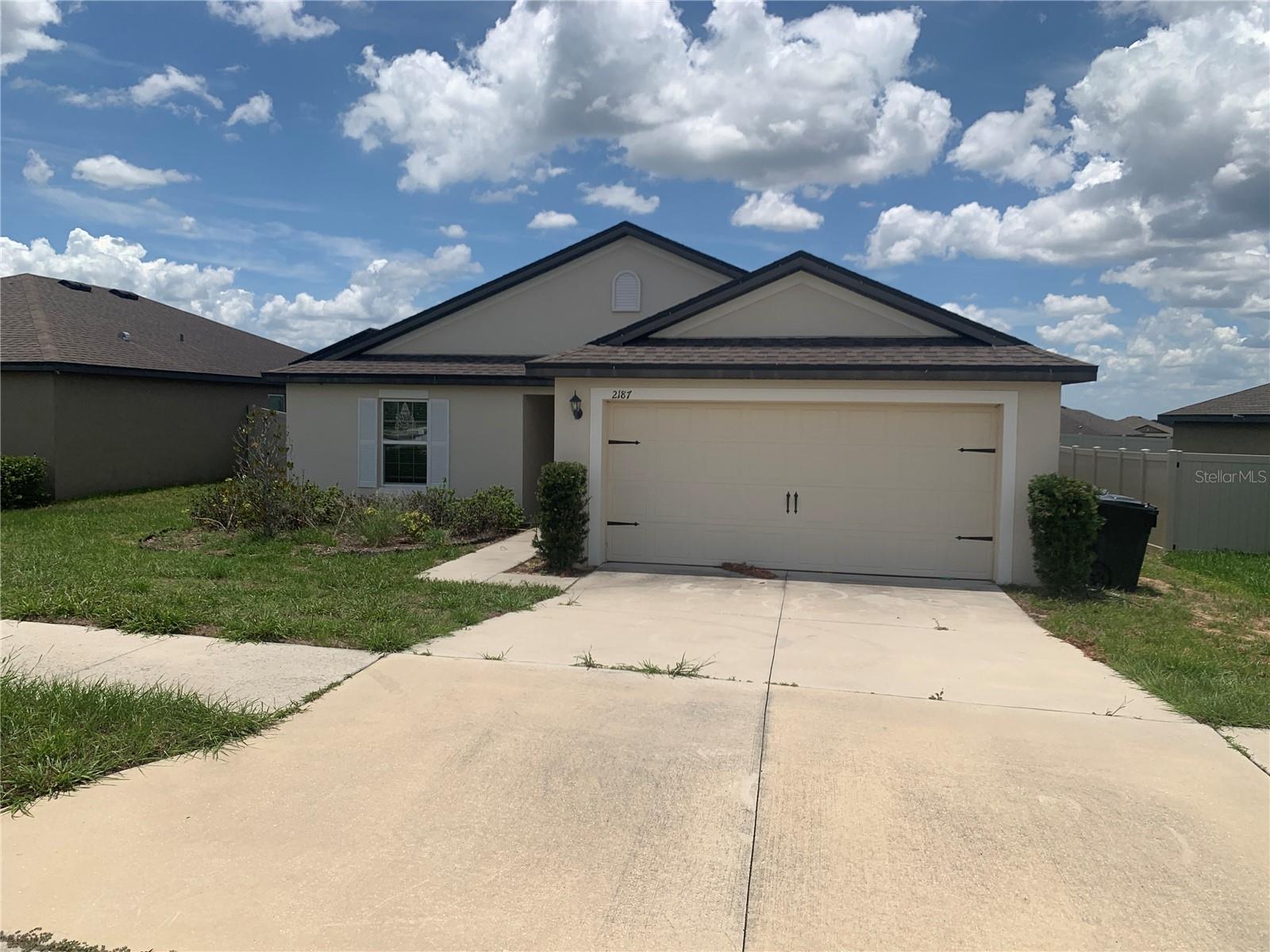 2187 Mandarin Loop Property Photo 1
