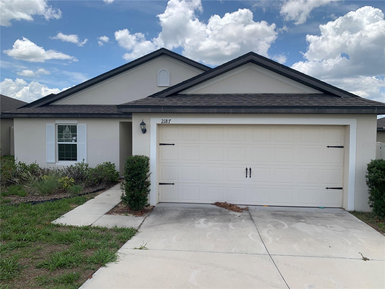 2187 Mandarin Loop Property Photo 2