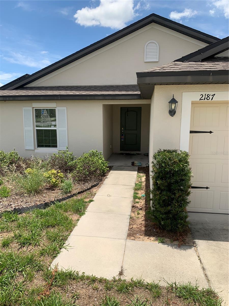 2187 Mandarin Loop Property Photo 4