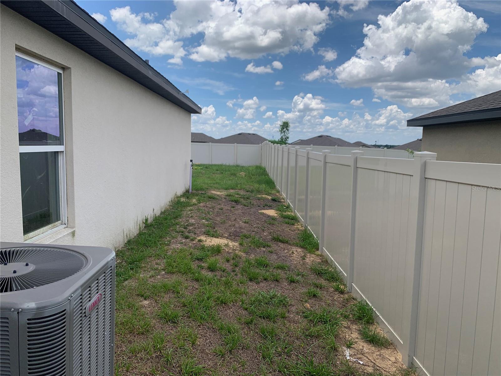 2187 Mandarin Loop Property Photo 8