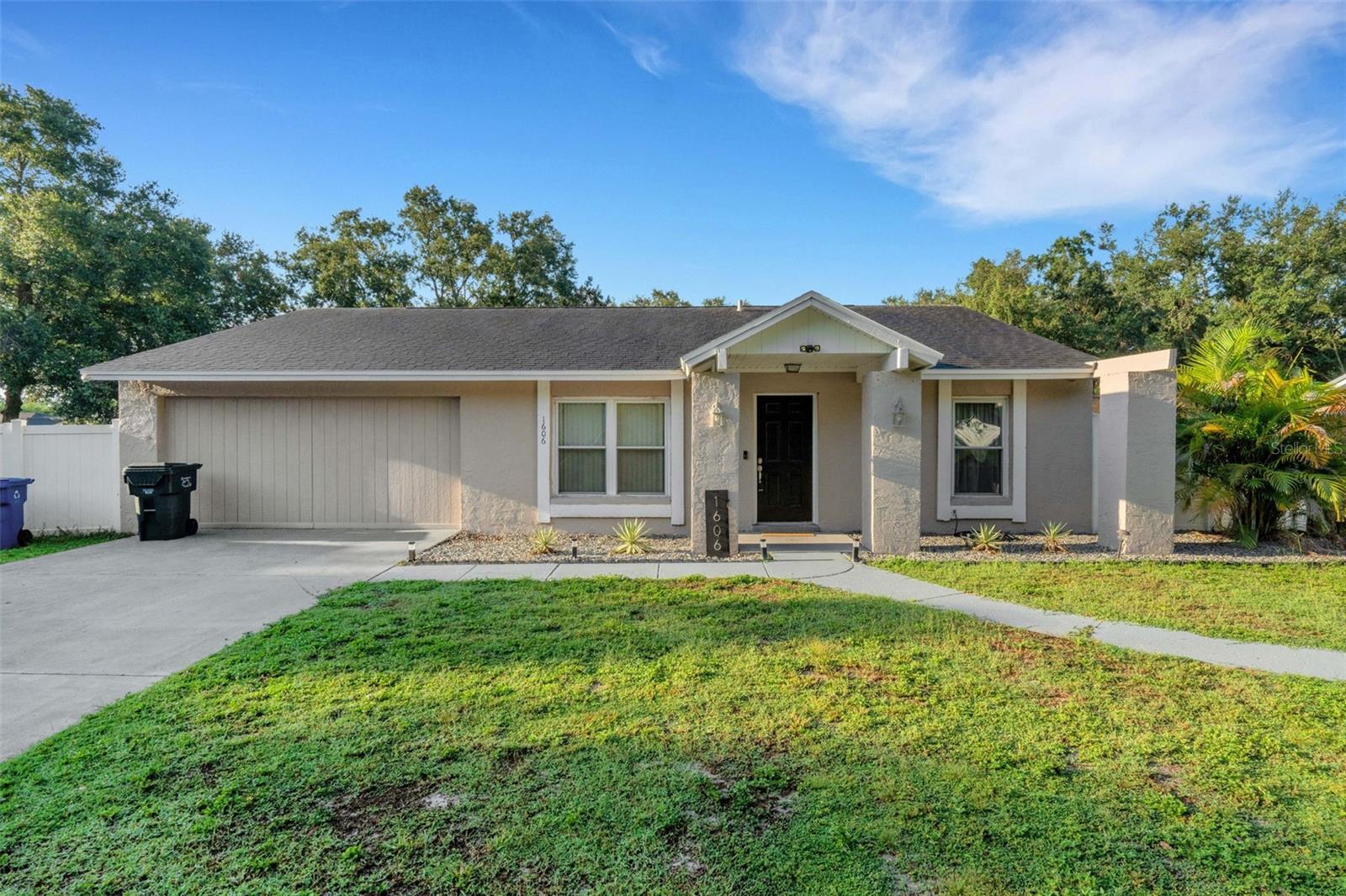 1606 Crystalview Trl Property Photo 1