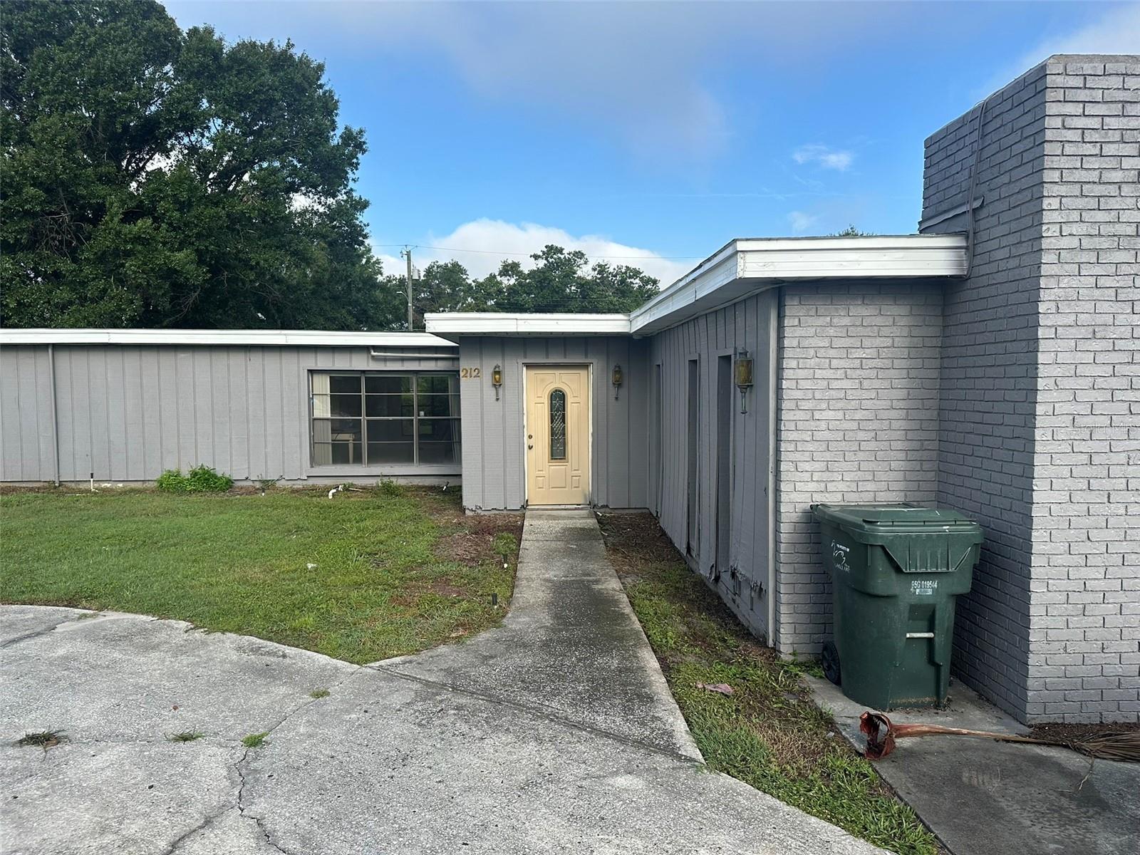 212 N Chestnut Rd Property Photo 1