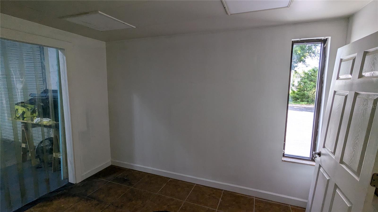 11920 31st Ct N Property Photo 4