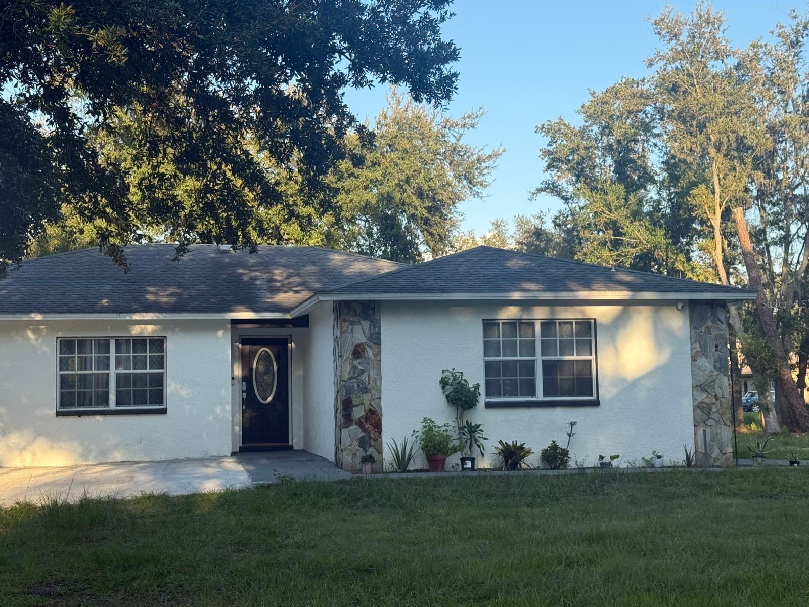 6830 N Dormany Rd Property Photo 1