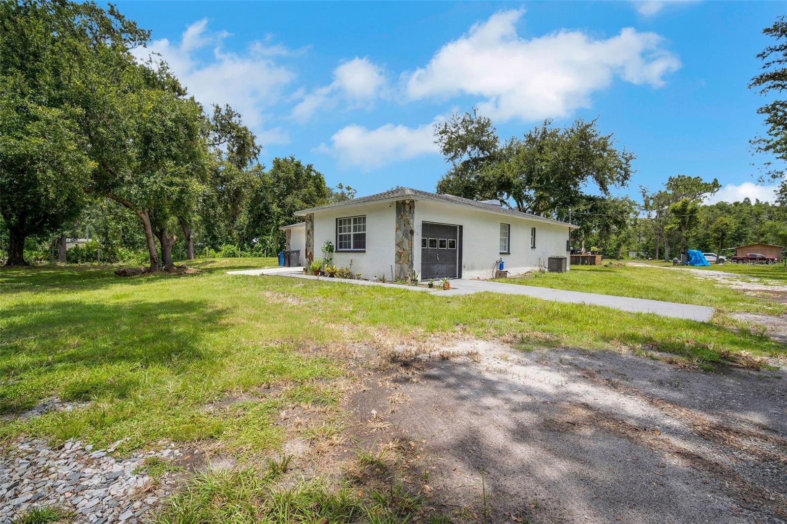 6830 N Dormany Rd Property Photo 2