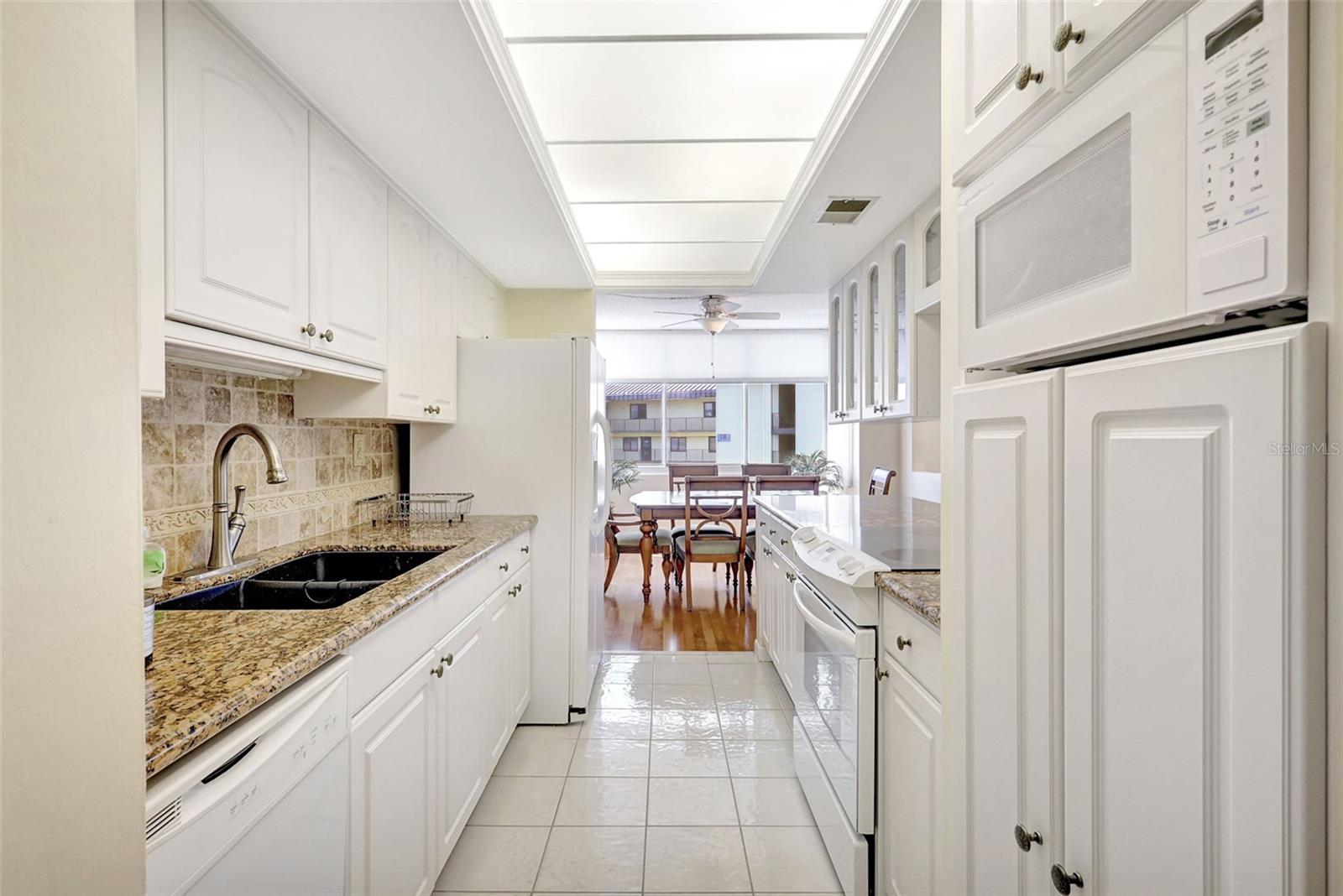 660 Island Way #708 Property Photo 10