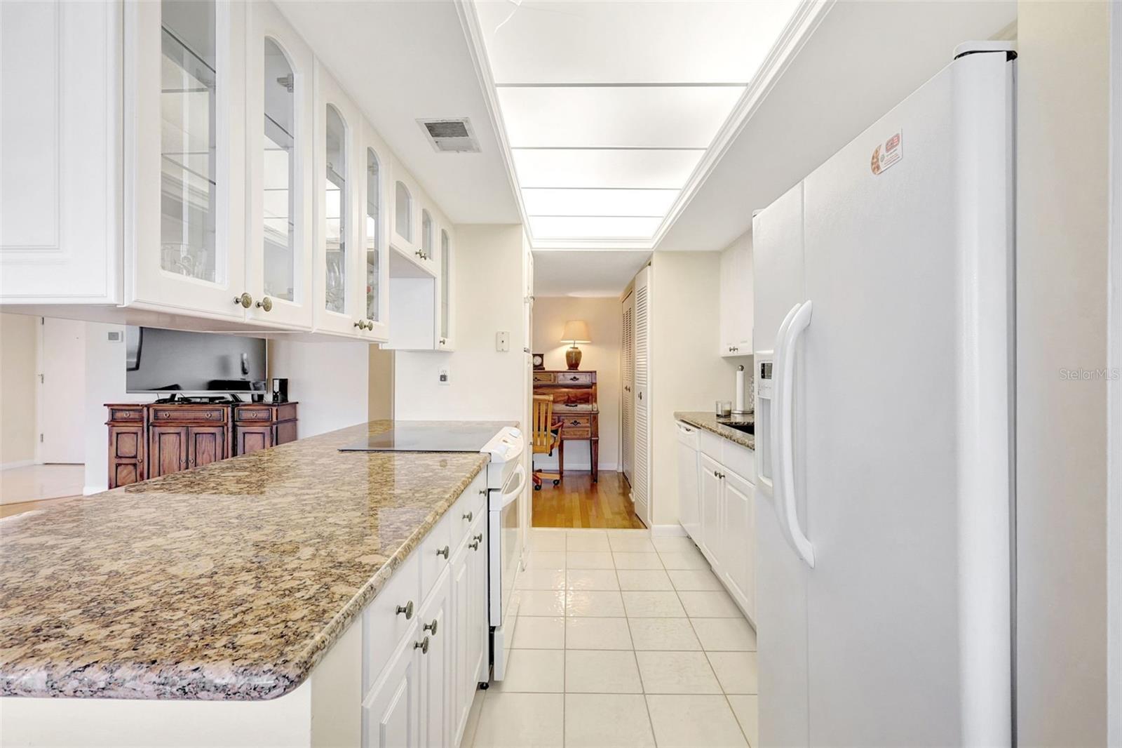 660 Island Way #708 Property Photo 13