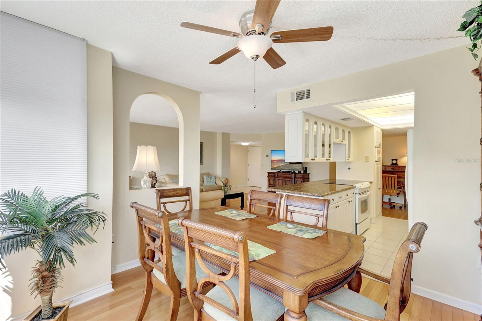660 Island Way #708 Property Photo 18